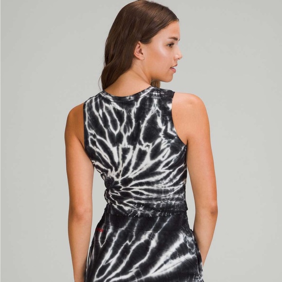 Lululemon Black Starburst Tie Dye LA Front Cut-Out Crop Tank Top - Picture 4 of 8